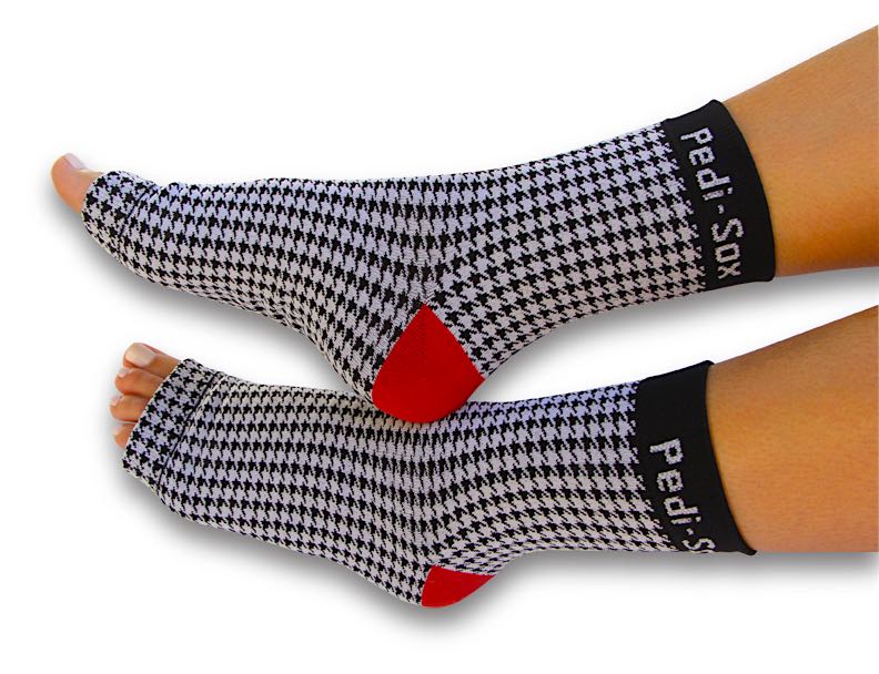 Original Pedi-Sox® keep freshly pedicured feet comfy, cozy and clean. Shown color: Houndstooth